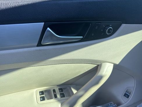 Used 2012 Volkswagen Passat 2.5 SE image 8
