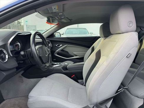 Used 2023 Chevrolet Camaro LT w/ Technology Package image 12