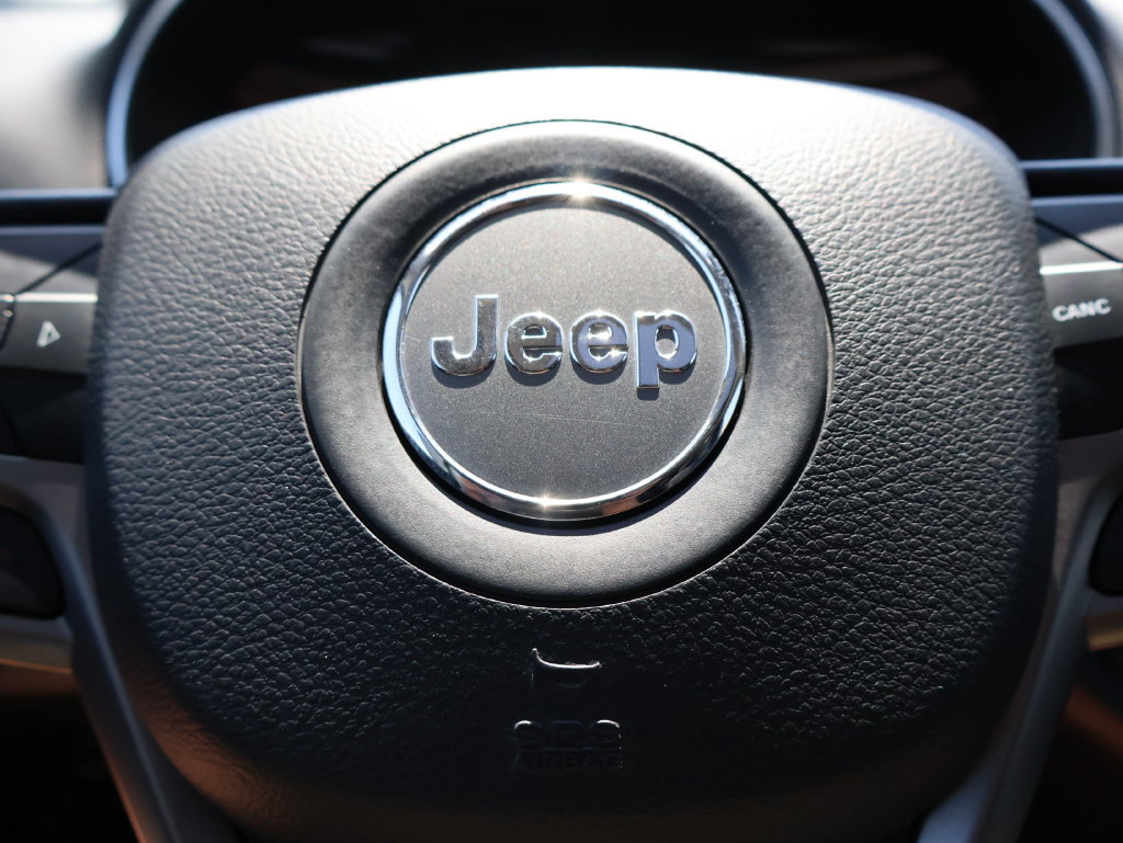 Used 2020 Jeep Cherokee Limited FWD image 27