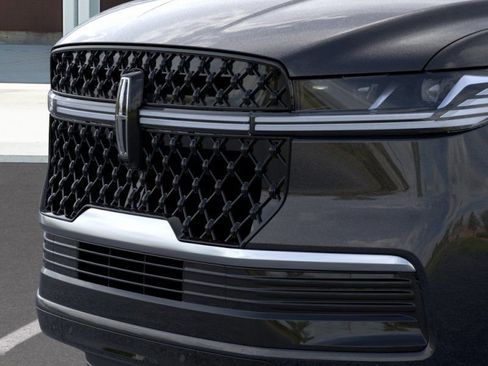New 2025 Lincoln Navigator Reserve w/ Jet Appearance Package AWD/4WD image 17