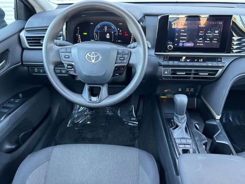 Used 2025 Toyota Camry LE image 33