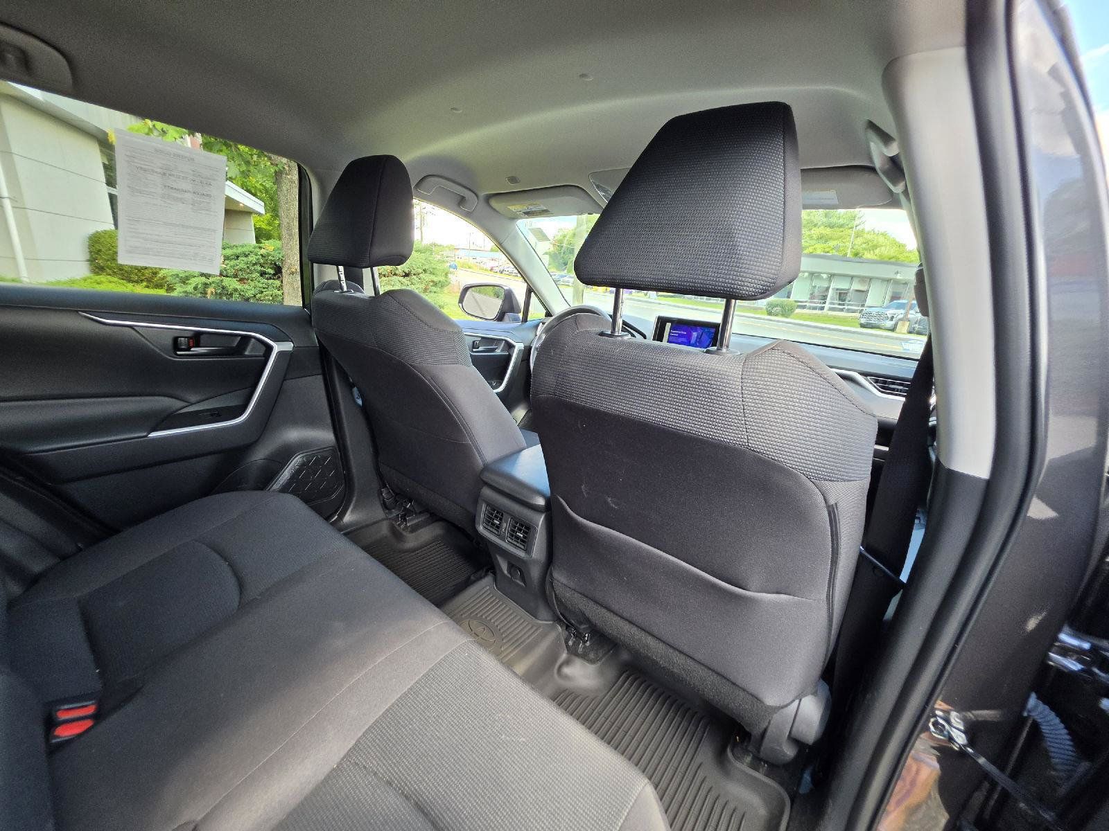 Used 2024 Toyota RAV4 LE AWD/4WD image 18