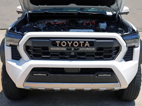 Used 2024 Toyota Tacoma 4x4 Double Cab Hybrid image 8
