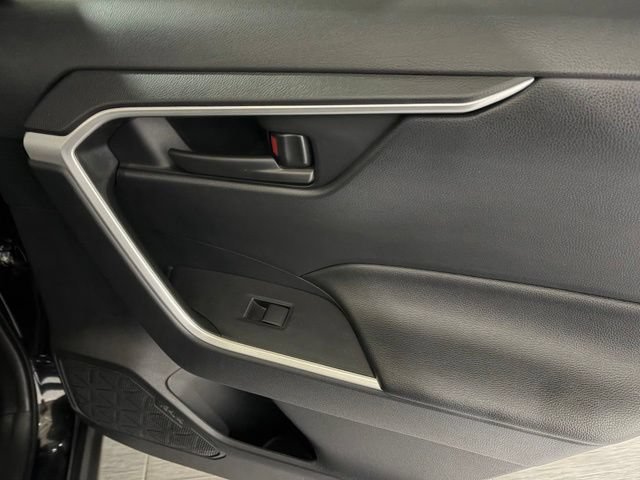 Used 2025 Toyota RAV4 LE AWD/4WD image 12