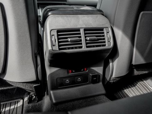 Used 2026 Land Rover Range Rover Velar Dynamic SE image 17