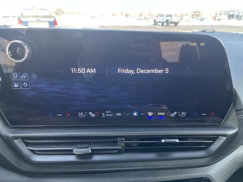 Used 2025 Chevrolet Silverado EV LT image 25