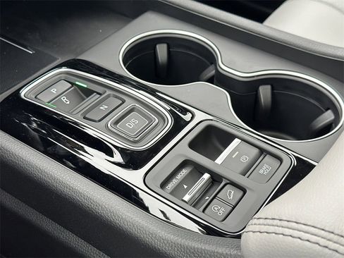 New 2025 Honda Pilot Touring image 33