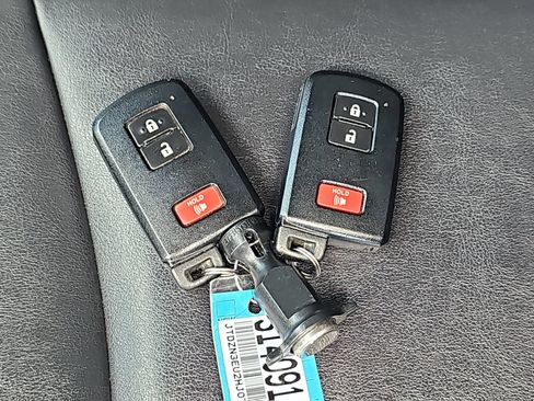 Used 2017 Toyota Prius V Four w/ Carpet Mat Package FWD image 17