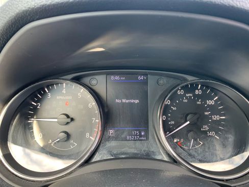 Used 2018 Nissan Rogue S image 11