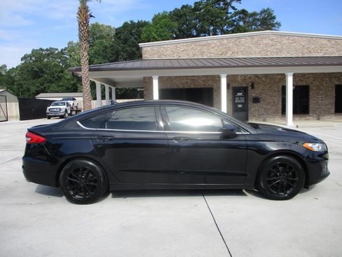 Used 2020 Ford Fusion SE FWD image 18