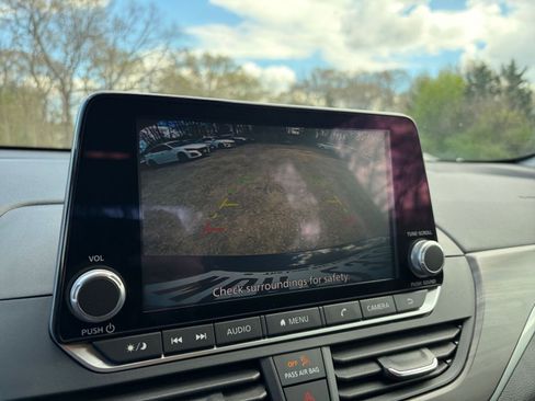 Used 2025 Nissan Altima 2.5 SV image 23