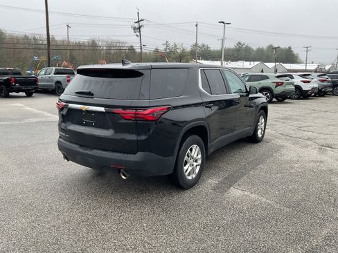Used 2022 Chevrolet Traverse LS image 3
