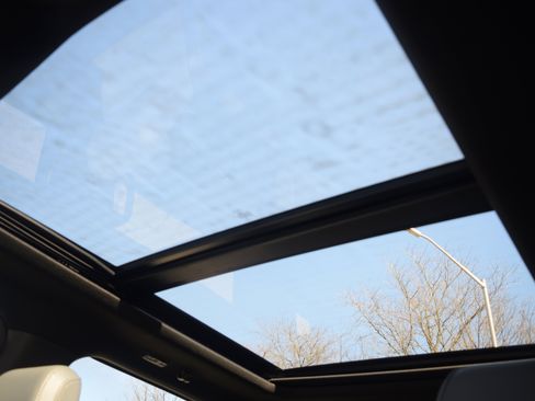 Used 2024 Ford F150 Lightning Lariat image 22