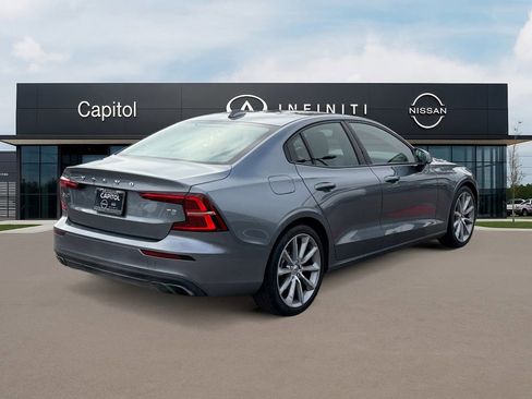 Used 2020 Volvo S60 T5 Momentum image 5