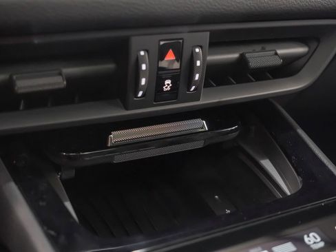 Used 2025 Porsche Cayenne Coupe AWD/4WD image 32