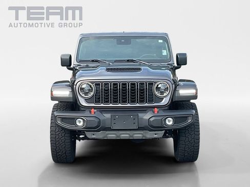 Used 2025 Jeep Gladiator Mojave w/ Convenience Group AWD/4WD image 2