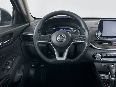 Used 2025 Nissan Altima 2.5 SV image 17