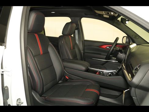 Used 2024 Chevrolet Traverse RS w/ LPO, Floor Liner Package image 32