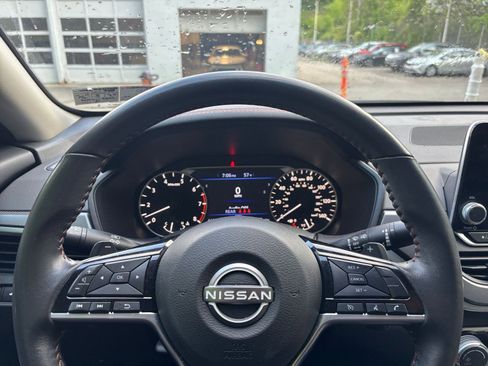 Used 2025 Nissan Altima 2.5 SR FWD image 29