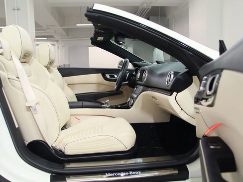Certified 2018 Mercedes-Benz SL 550 image 23