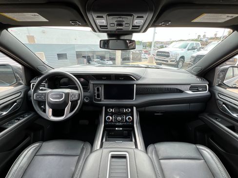 Used 2024 GMC Yukon XL Denali image 9