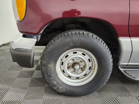 Used 2003 Ford E-150 and Econoline 150 Wagon RWD image 9