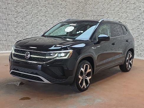 Used 2022 Volkswagen Taos SEL image 3