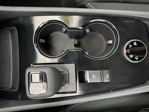 Used 2024 Nissan Rogue S image 25