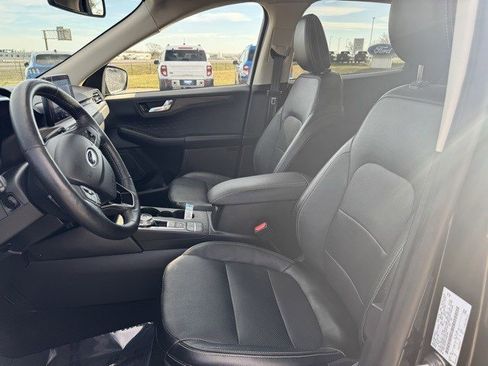 Used 2020 Ford Escape Titanium image 12