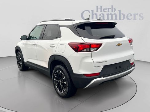 Used 2022 Chevrolet TrailBlazer LT w/ Convenience Package FWD image 3