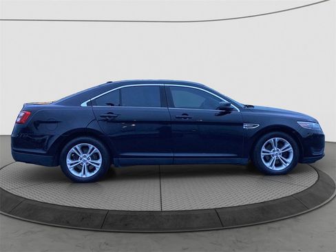 Used 2016 Ford Taurus SE image 8