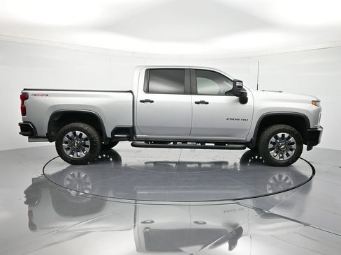 Used 2022 Chevrolet Silverado 2500 Custom w/ Custom Value Package image 5