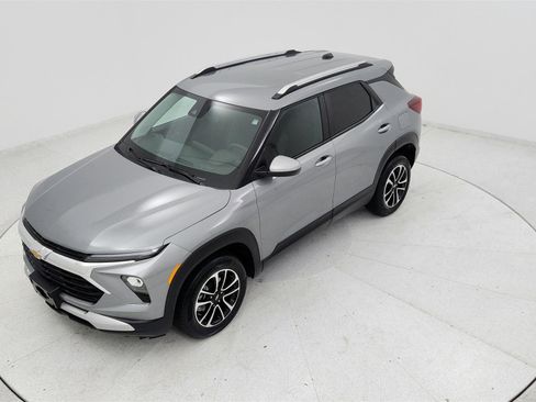 Used 2025 Chevrolet TrailBlazer LT AWD/4WD image 13