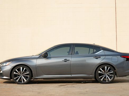 Used 2022 Nissan Altima 2.0 SR FWD image 7