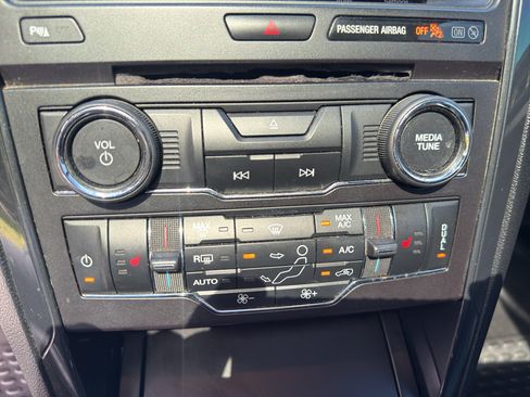 Used 2017 Ford Explorer XLT w/ Equipment Group 202A AWD/4WD image 11