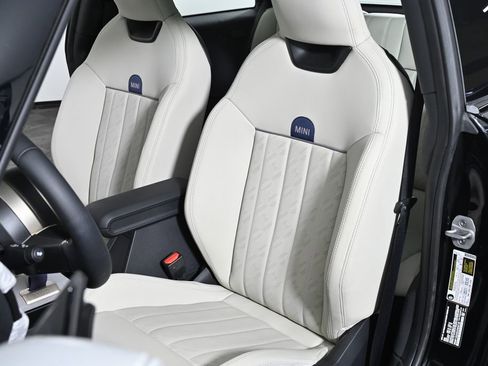 Certified 2025 MINI Cooper 2-Door Hardtop image 22