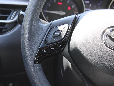 Used 2021 Toyota C-HR LE FWD image 34