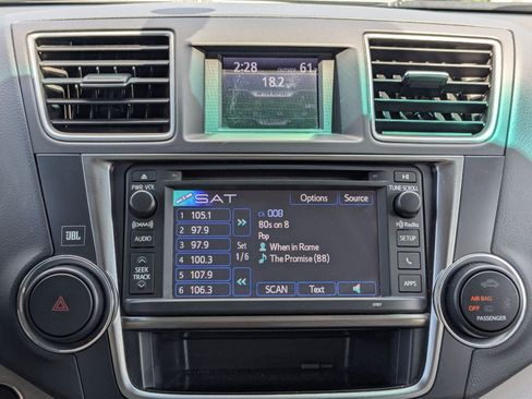 Used 2013 Toyota Highlander Limited AWD/4WD image 19