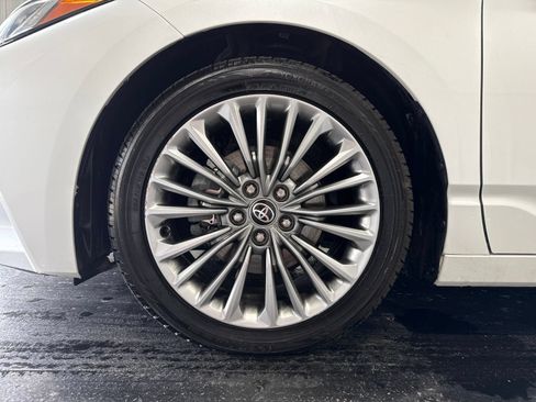 Used 2022 Toyota Avalon Limited w/ Advanced Safety Package FWD image 6