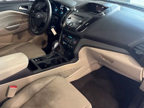 Used 2018 Ford Escape SE w/ Ford Safe & Smart Package FWD image 17