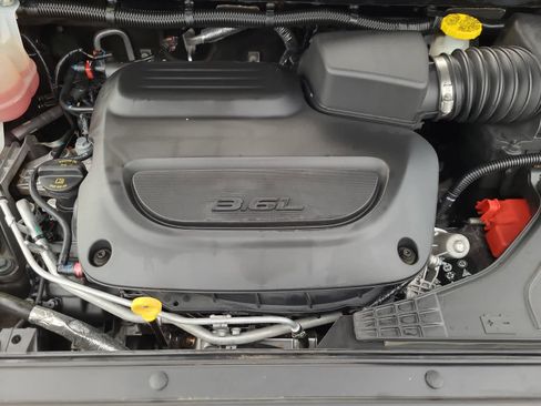 Certified 2024 Chrysler Pacifica Touring-L image 17