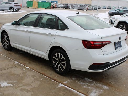 Certified 2022 Volkswagen Jetta S image 4