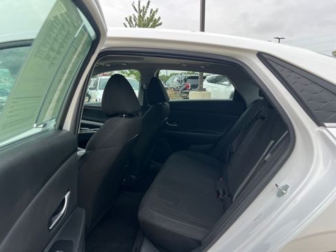 Used 2025 Hyundai Elantra SEL FWD image 17