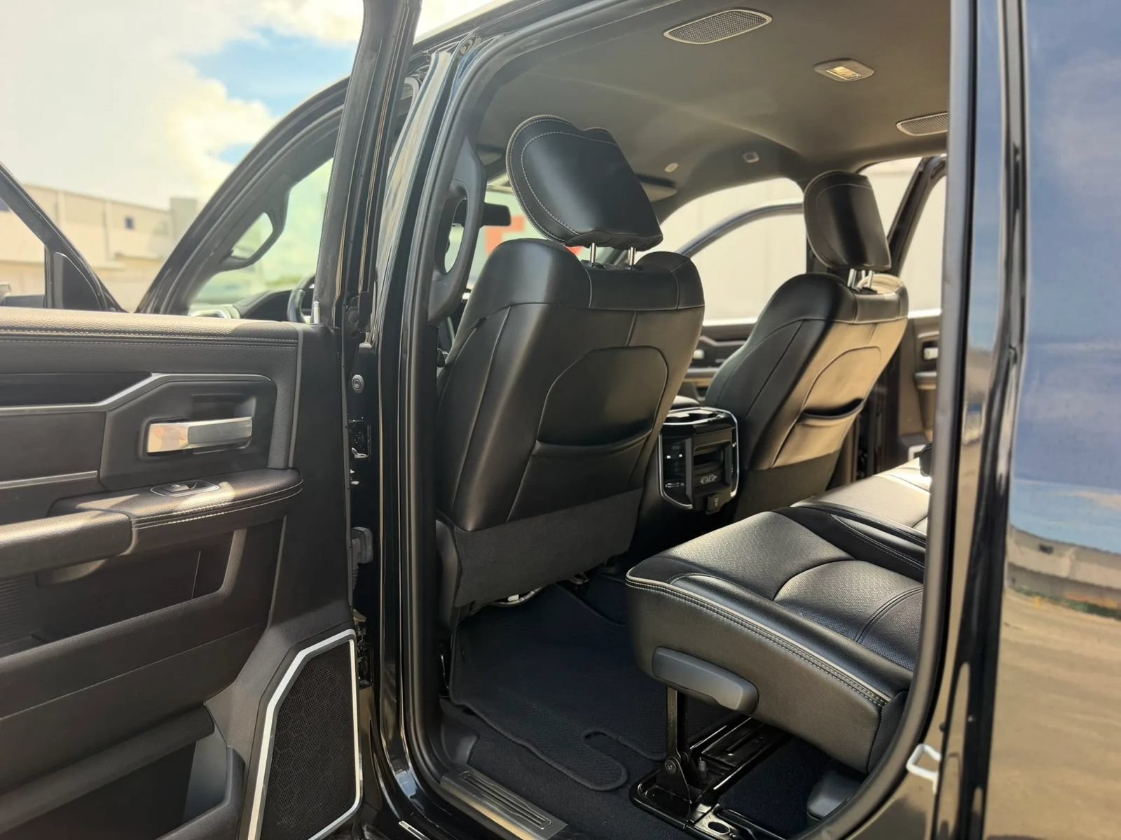 Used 2020 RAM 2500 Laramie w/ Night Edition AWD/4WD image 29