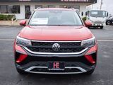 Used 2024 Volkswagen Taos SE image 2