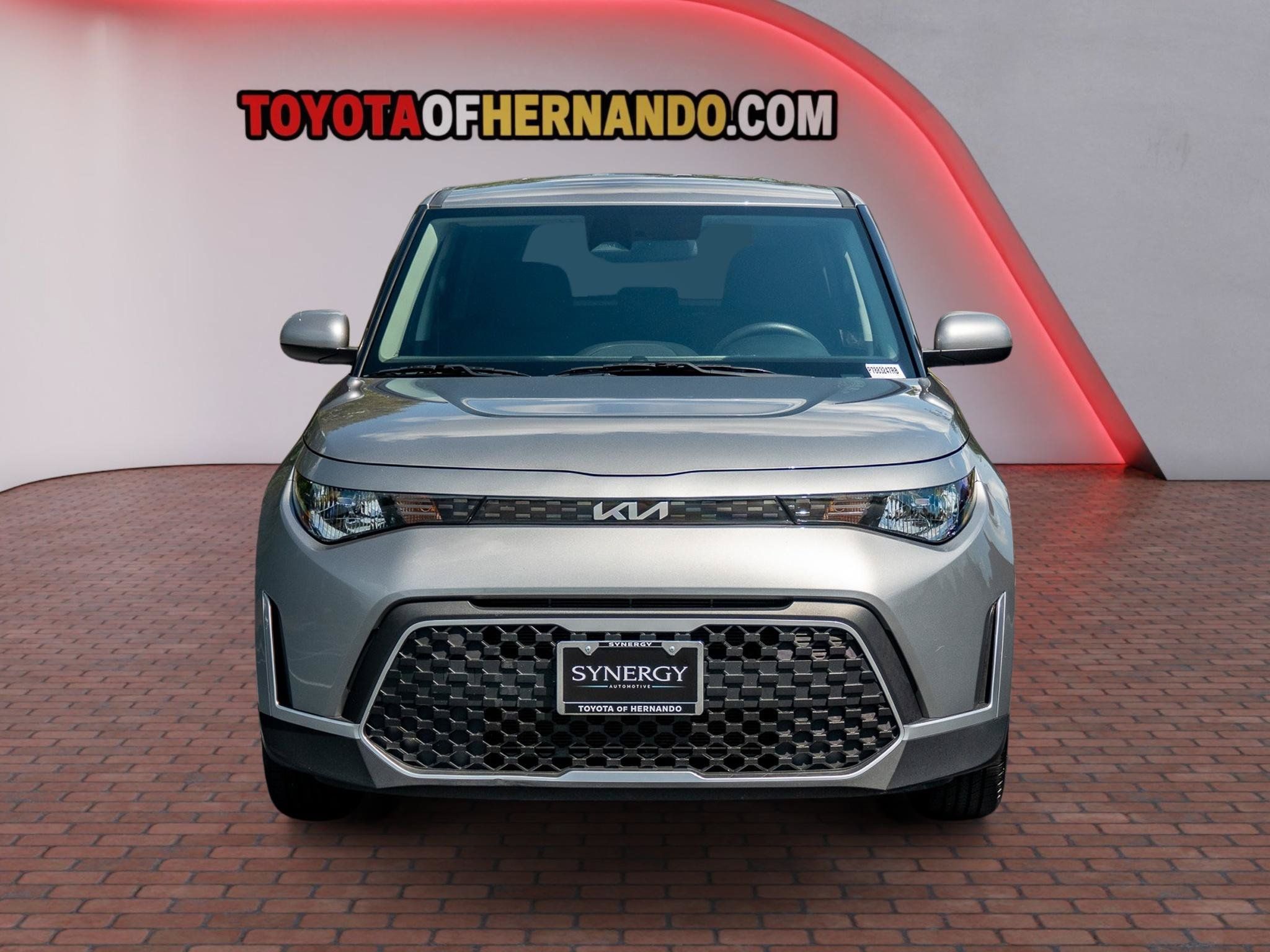 Used 2023 Kia Soul LX w/ LX Technology Package FWD image 2