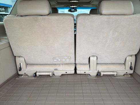 Used 2013 GMC Yukon XL 2500 SLT w/ SLT-2 Equipment Package image 9