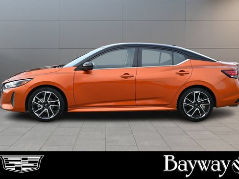 Used 2025 Nissan Sentra SR FWD image 5