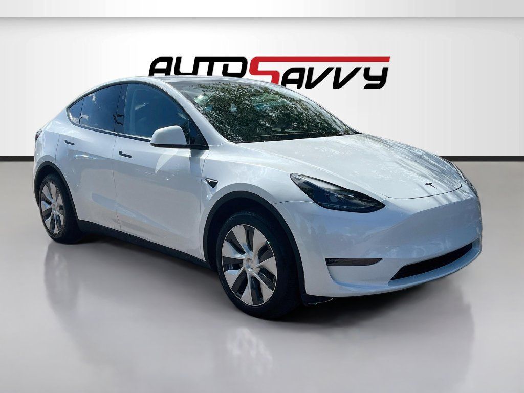 Used 2024 Tesla Model Y Long Range AWD/4WD image 1