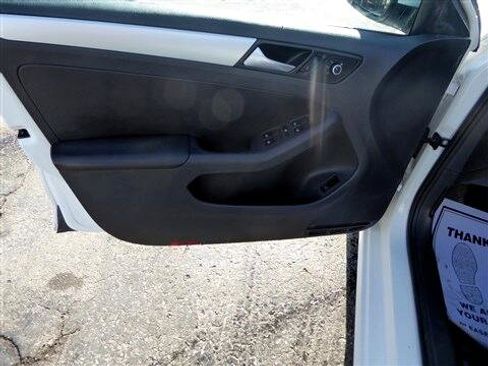 Used 2014 Volkswagen Jetta SE image 9